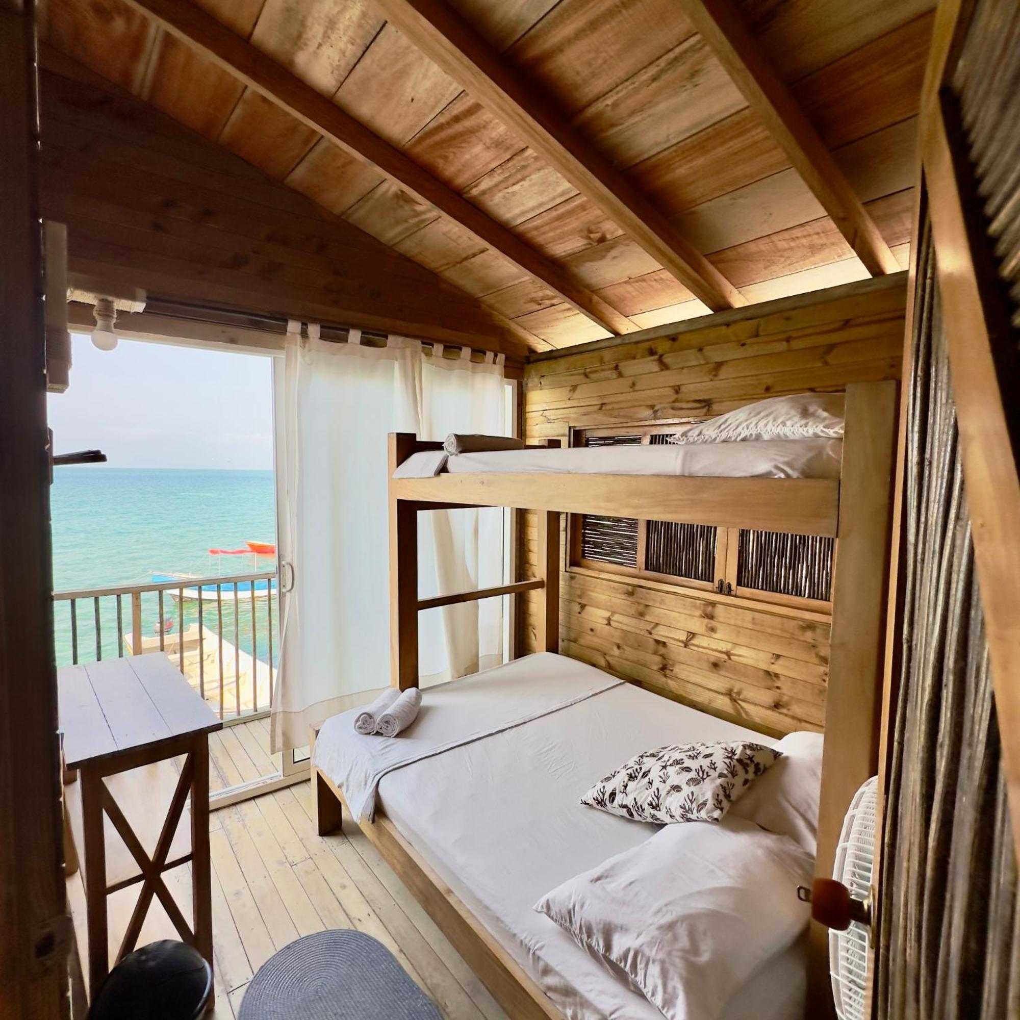 Guest house Hostel Santa Cruz Del Islote *
